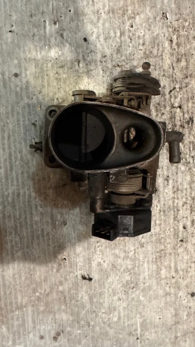 Дроселова Клапа за Audi 80 - 037907385