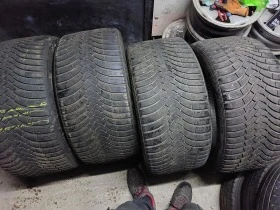 Гуми Зимни 295/35R21, снимка 1 - Гуми и джанти - 39124018