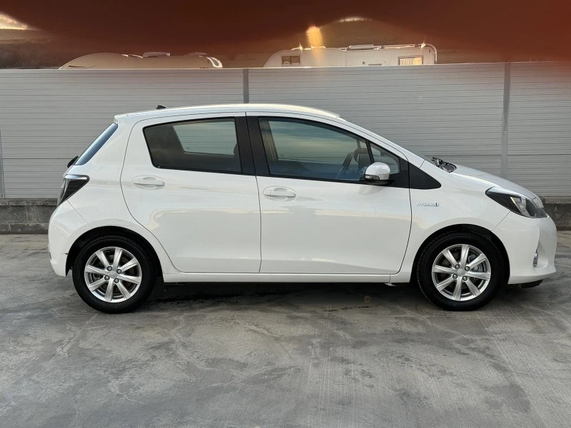 Toyota Yaris Hybrid, снимка 7 - Автомобили и джипове - 46356934