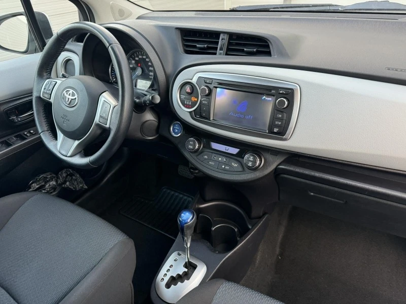 Toyota Yaris Hybrid, снимка 11 - Автомобили и джипове - 46356934