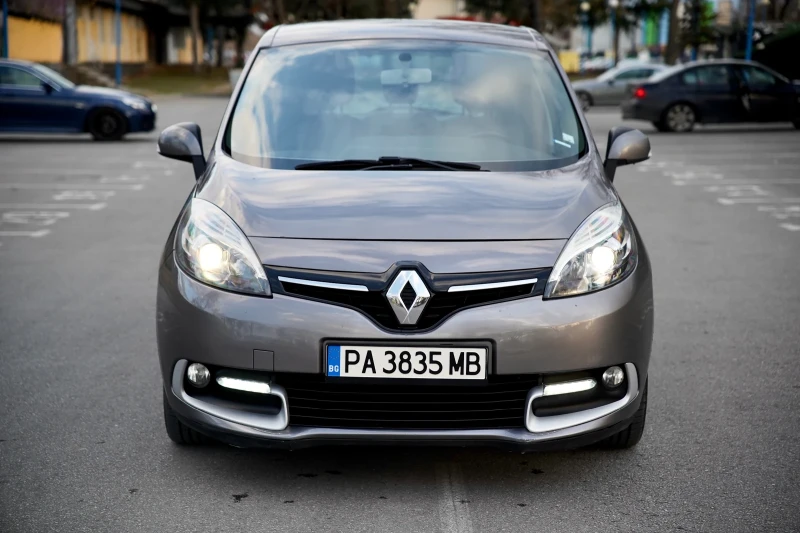 Renault Scenic 1.5dci / 6 скорости / Facelift /Обслужена, снимка 2 - Автомобили и джипове - 48936533