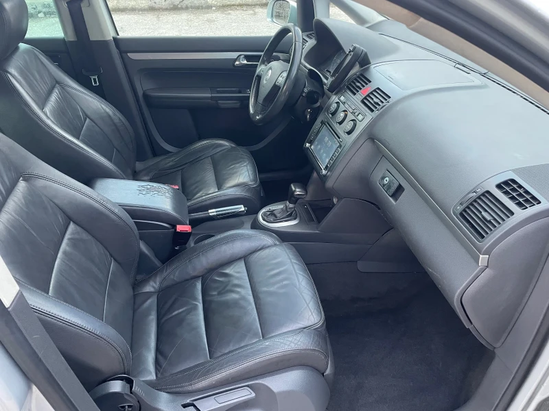 VW Touran 7 места кожа, снимка 12 - Автомобили и джипове - 52975979
