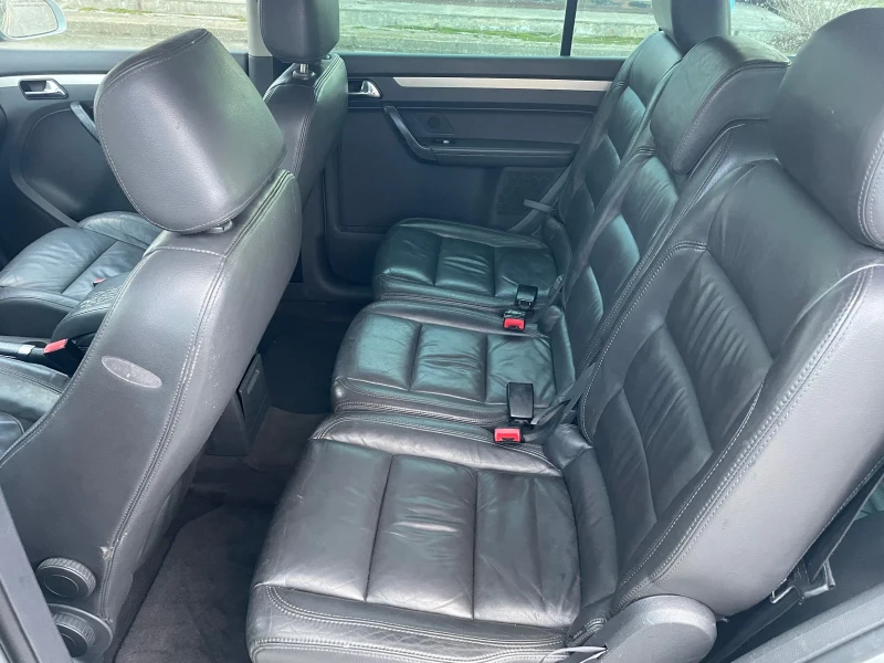 VW Touran 7 места кожа, снимка 16 - Автомобили и джипове - 52975979