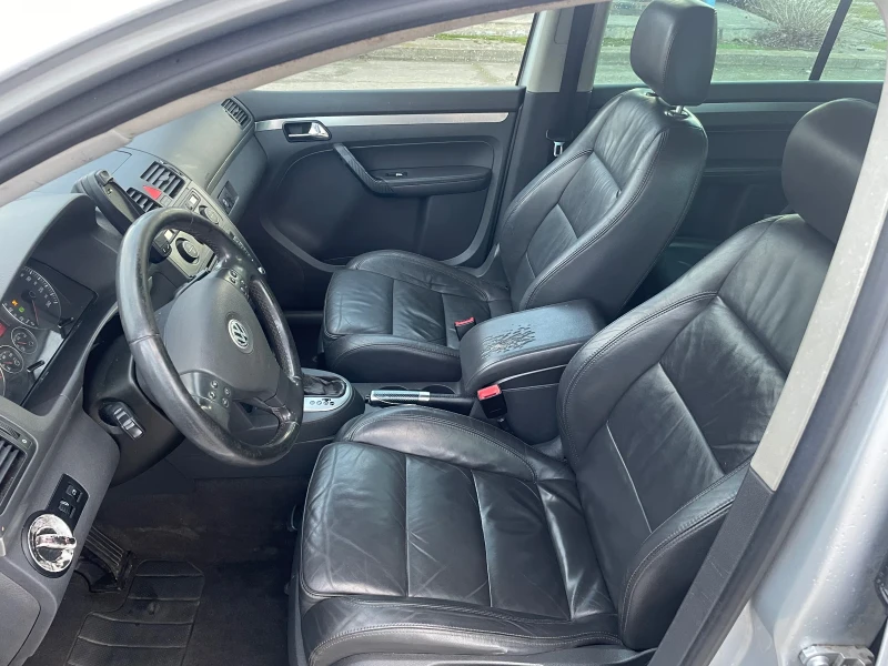 VW Touran 7 места кожа, снимка 9 - Автомобили и джипове - 52975979