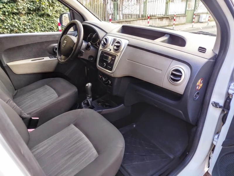 Dacia Dokker 5 места  мн. ЗАПАЗЕНА, снимка 8 - Автомобили и джипове - 53276421