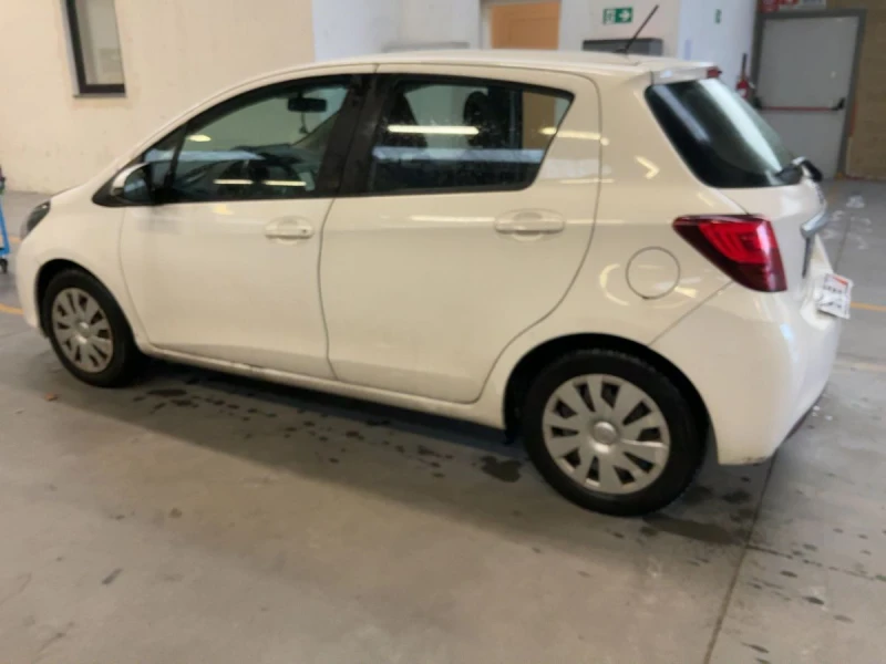 Toyota Yaris 1.5 Hybrid Active, снимка 2 - Автомобили и джипове - 53596811