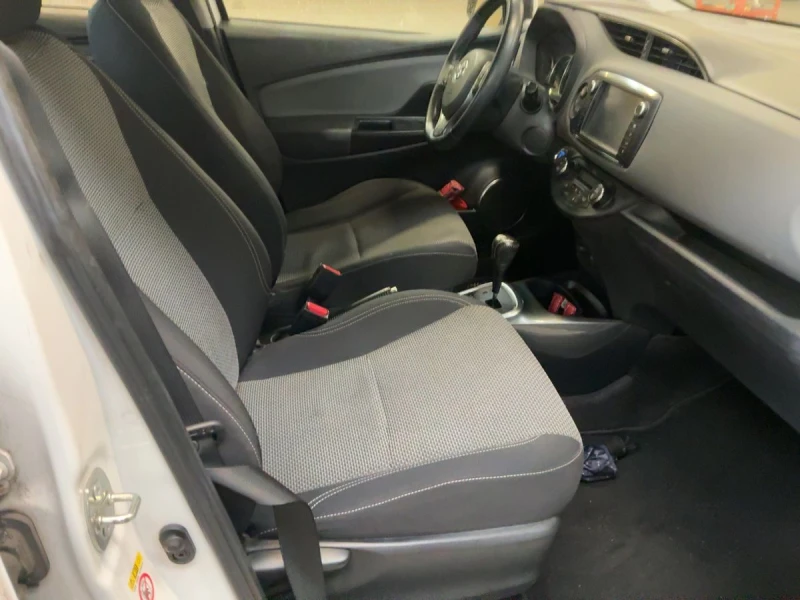 Toyota Yaris 1.5 Hybrid Active, снимка 7 - Автомобили и джипове - 53596811