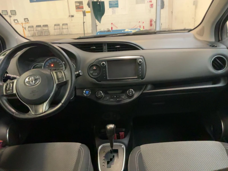 Toyota Yaris 1.5 Hybrid Active, снимка 8 - Автомобили и джипове - 53596811