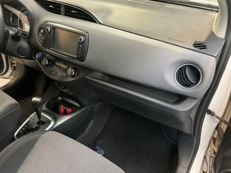 Toyota Yaris 1.5 Hybrid Active, снимка 11 - Автомобили и джипове - 53596811