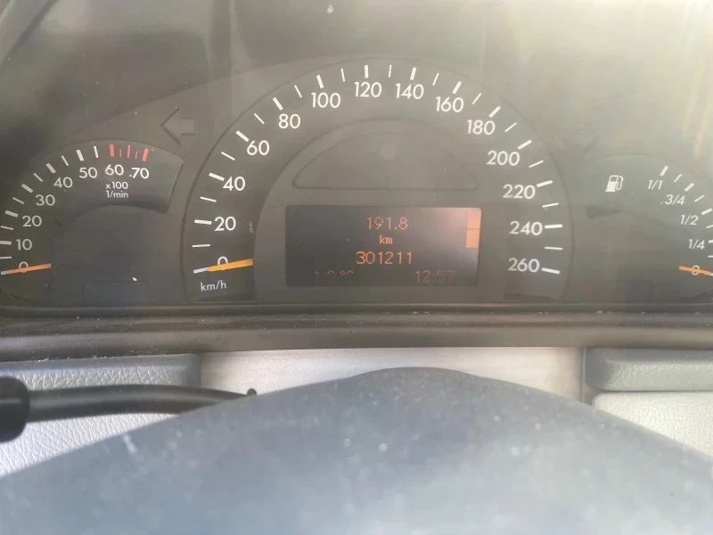 Mercedes-Benz 240 C 240 - изображение 7