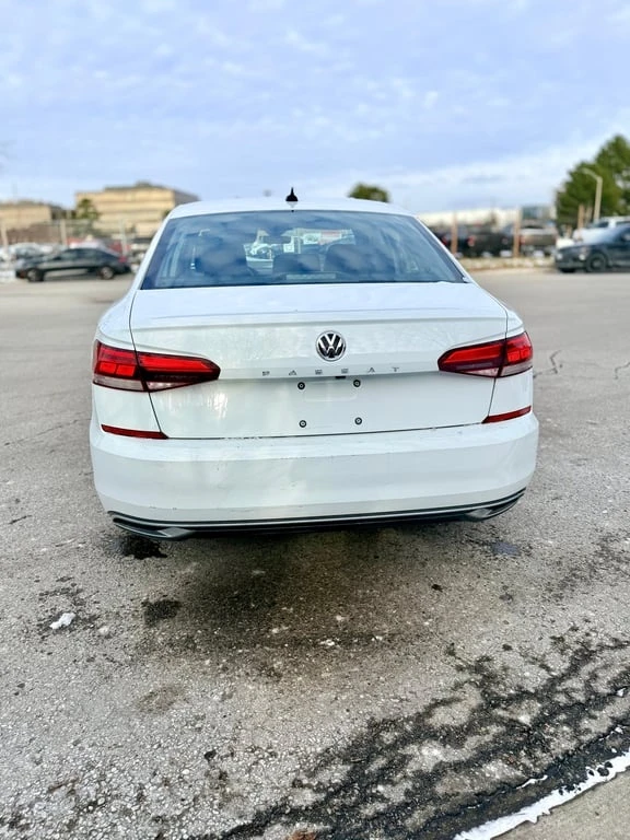 VW Passat * 2.0T Limited Edition * CARFAX * БЕЗ ПЪРВОНАЧАЛНА, снимка 4 - Автомобили и джипове - 52998458