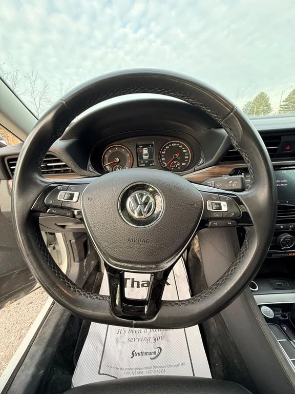 VW Passat * 2.0T Limited Edition * CARFAX * БЕЗ ПЪРВОНАЧАЛНА, снимка 8 - Автомобили и джипове - 52998458