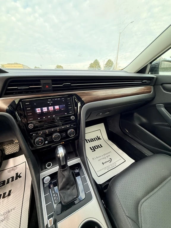 VW Passat * 2.0T Limited Edition * CARFAX * БЕЗ ПЪРВОНАЧАЛНА, снимка 9 - Автомобили и джипове - 52998458