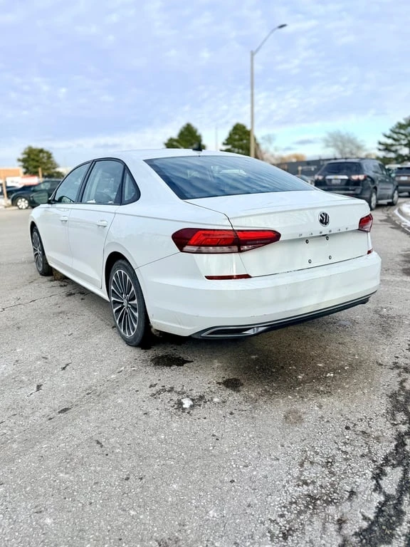 VW Passat * 2.0T Limited Edition * CARFAX * БЕЗ ПЪРВОНАЧАЛНА, снимка 10 - Автомобили и джипове - 52998458