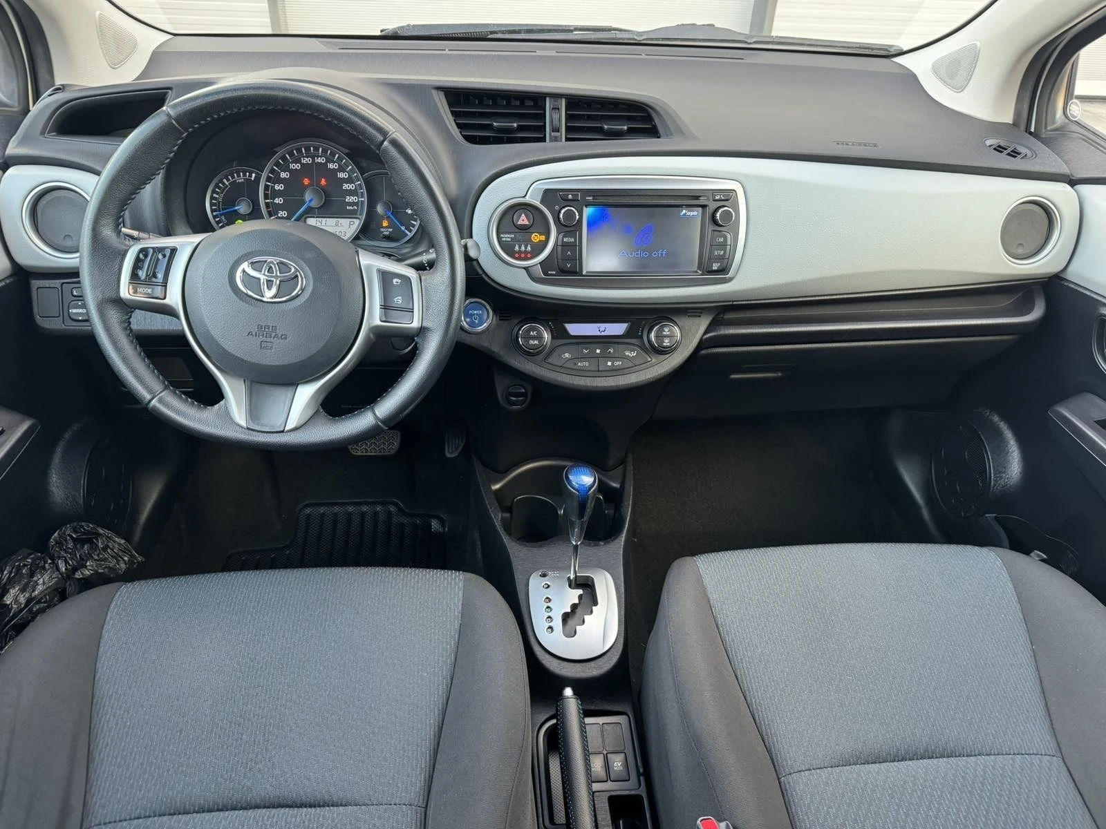 Toyota Yaris Hybrid - изображение 9