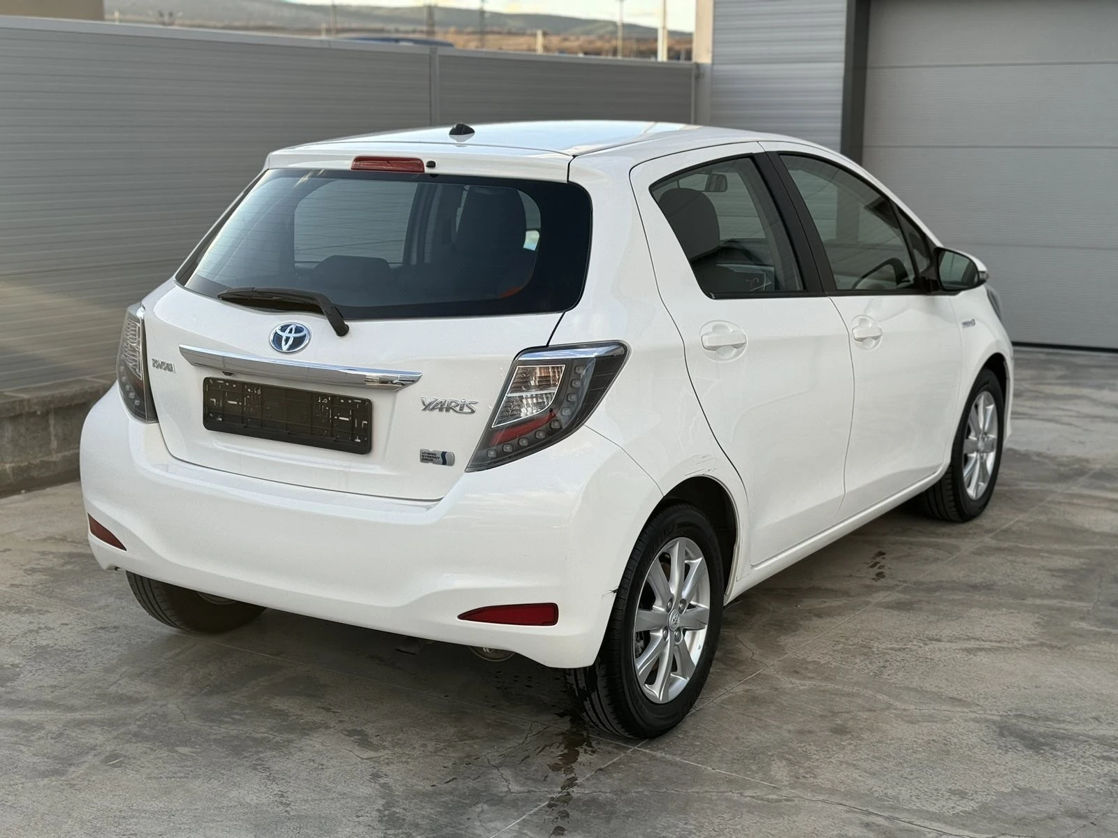 Toyota Yaris Hybrid - изображение 6