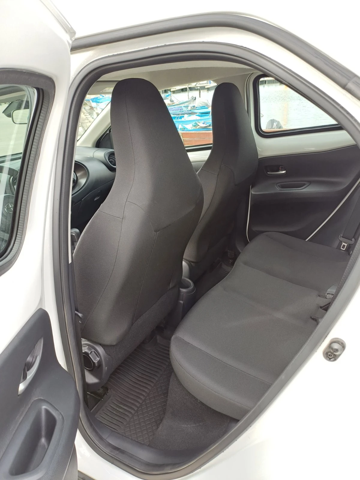 Toyota Aygo X 1.0P Play CVT M423 - изображение 7