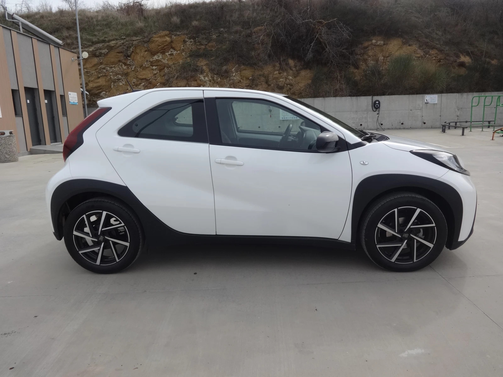 Toyota Aygo X 1.0P Play CVT M423 - изображение 3
