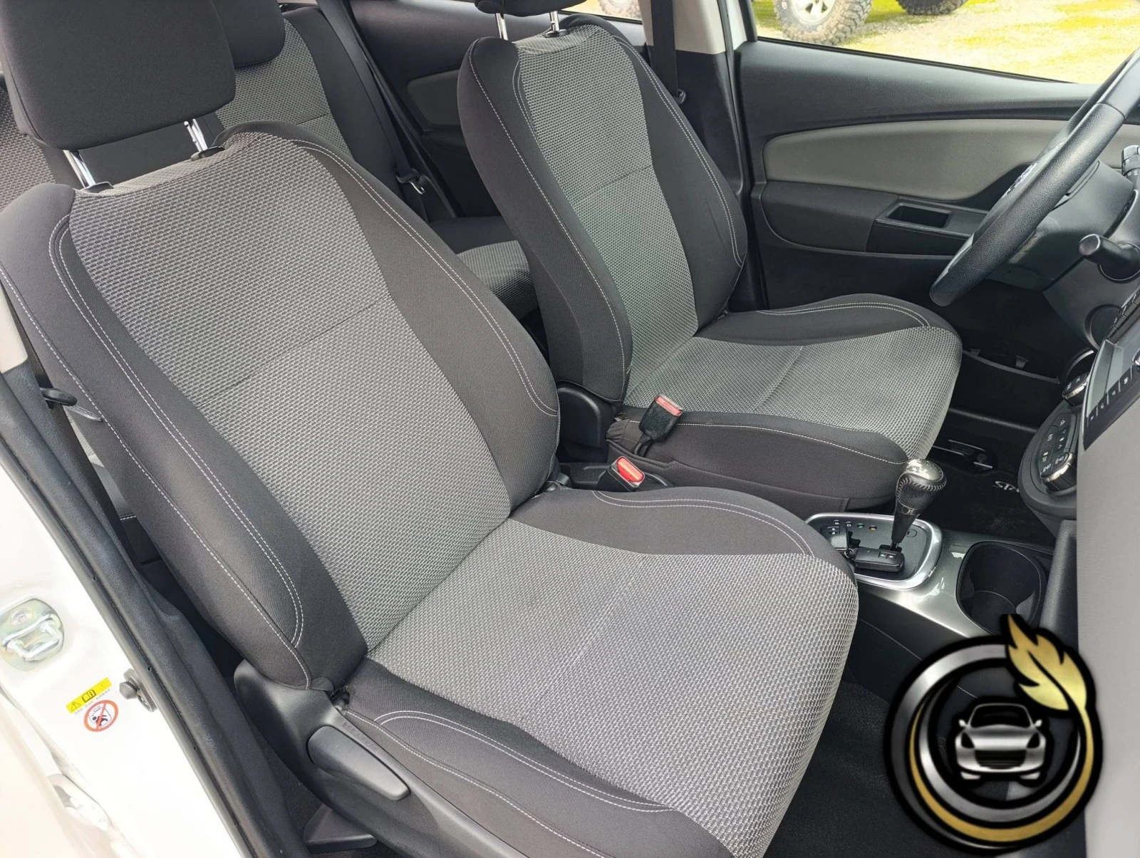 Toyota Yaris 1.5 Hybrid Active, снимка 14 - Автомобили и джипове - 53596811