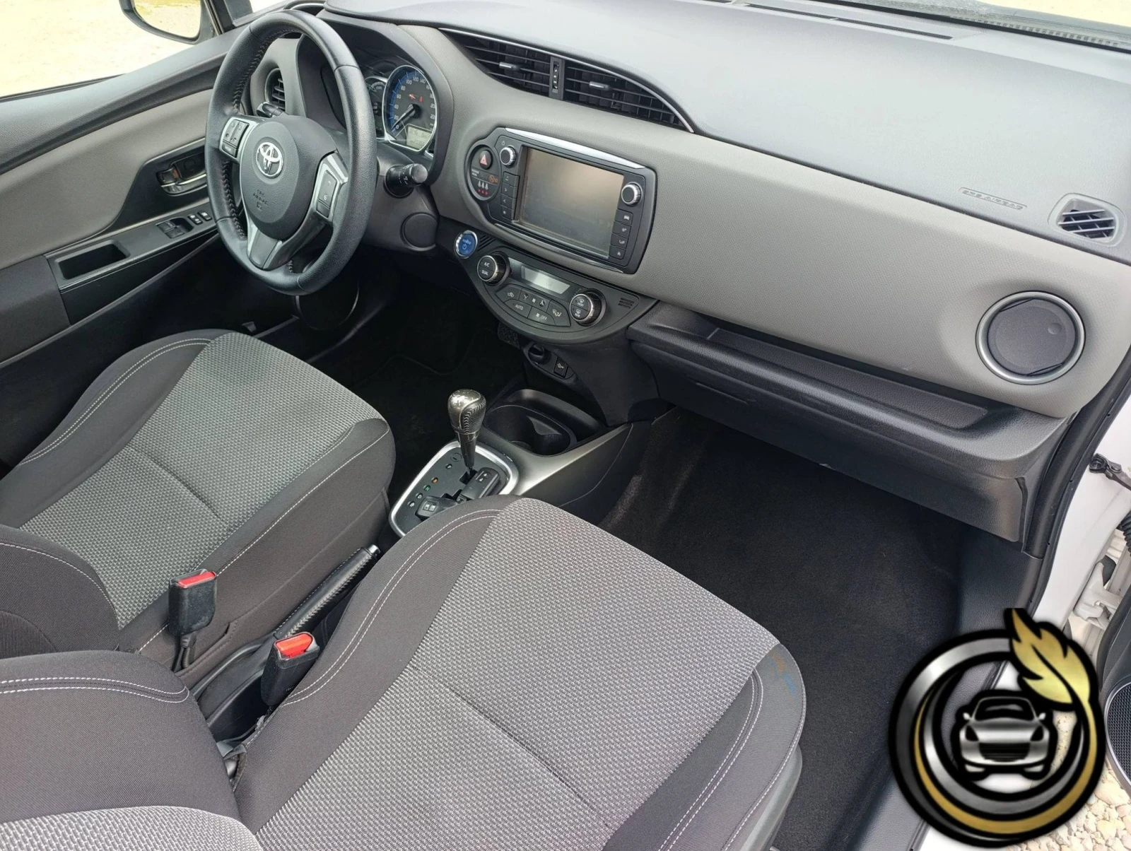 Toyota Yaris 1.5 Hybrid Active, снимка 13 - Автомобили и джипове - 53596811