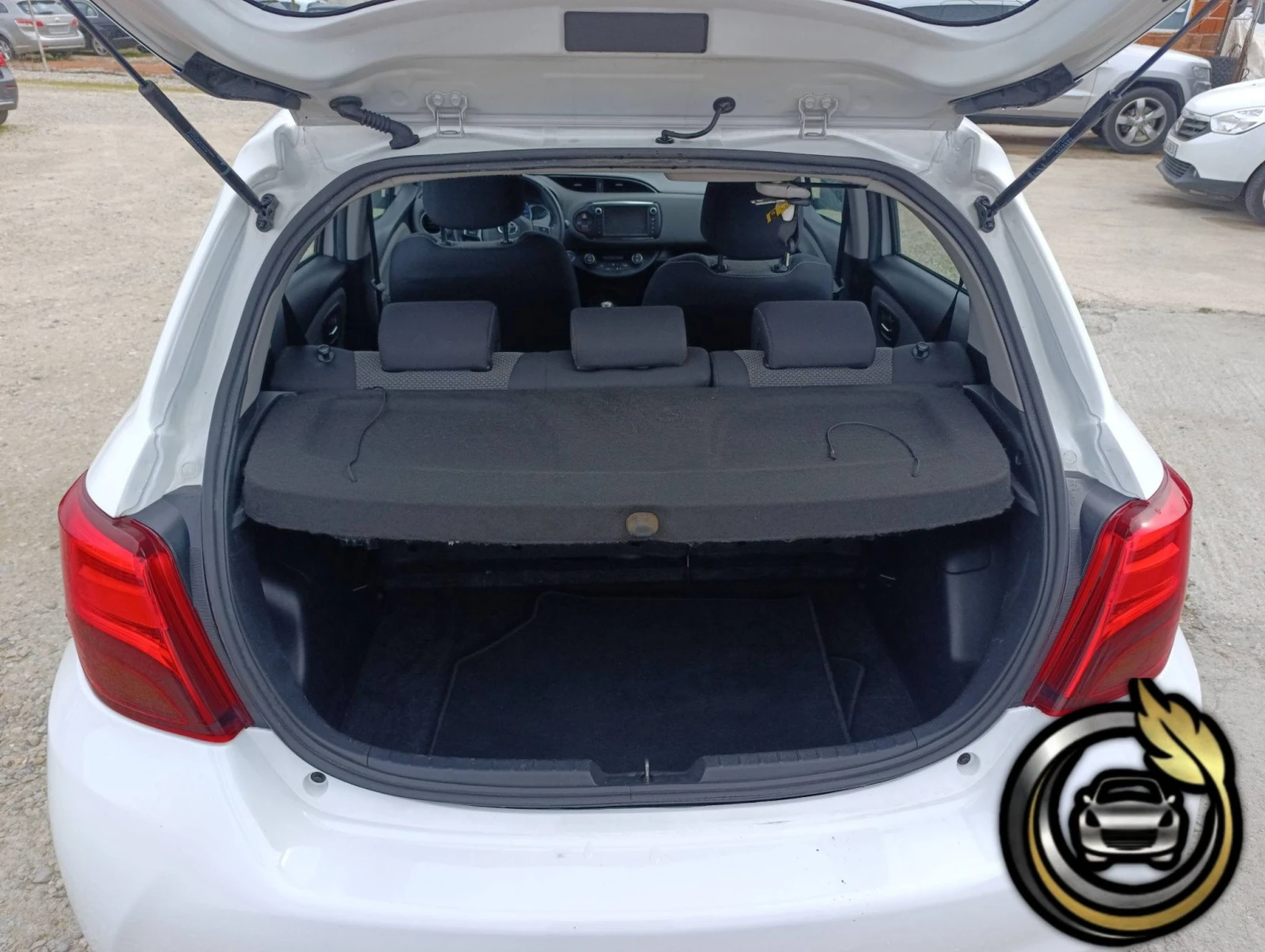 Toyota Yaris 1.5 Hybrid Active, снимка 11 - Автомобили и джипове - 53596811