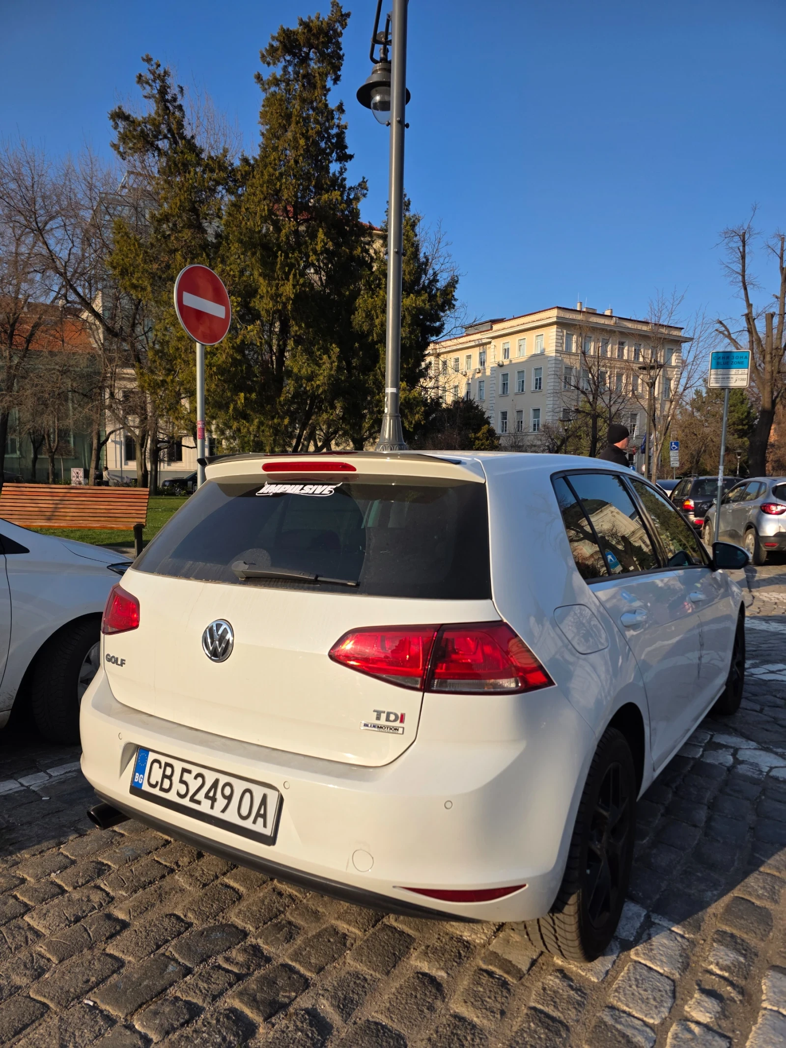 VW Golf 1.6 TDI, снимка 3 - Автомобили и джипове - 53864615