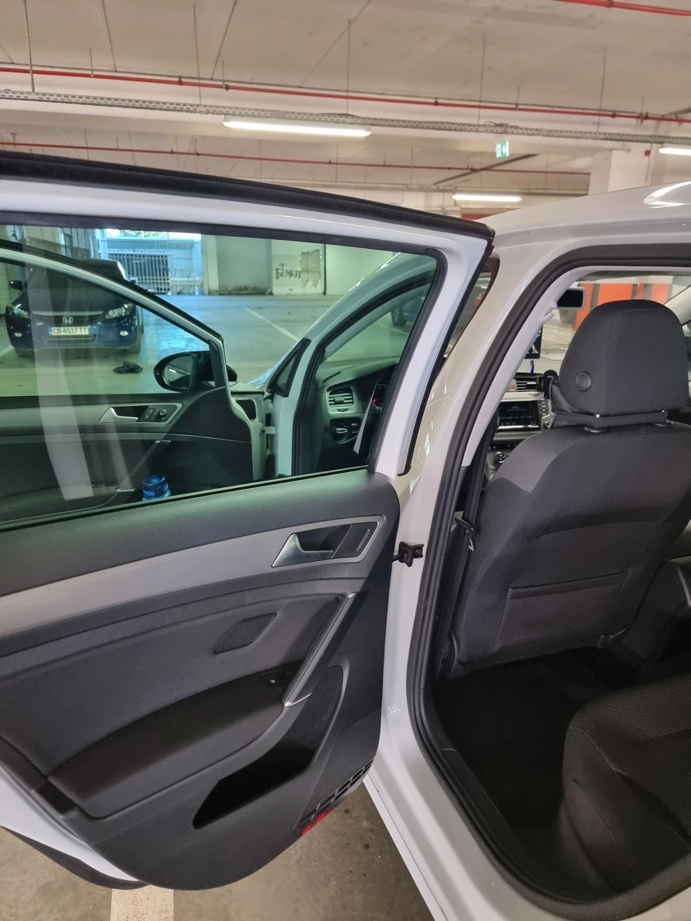 VW Golf 1.6 TDI, снимка 9 - Автомобили и джипове - 53864615