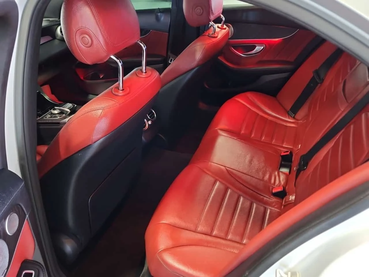 Mercedes-Benz C 300 АМГ ПАКЕТ/Подгрев/Пано/Червена Кожа/ Burmester, снимка 9 - Автомобили и джипове - 54000823