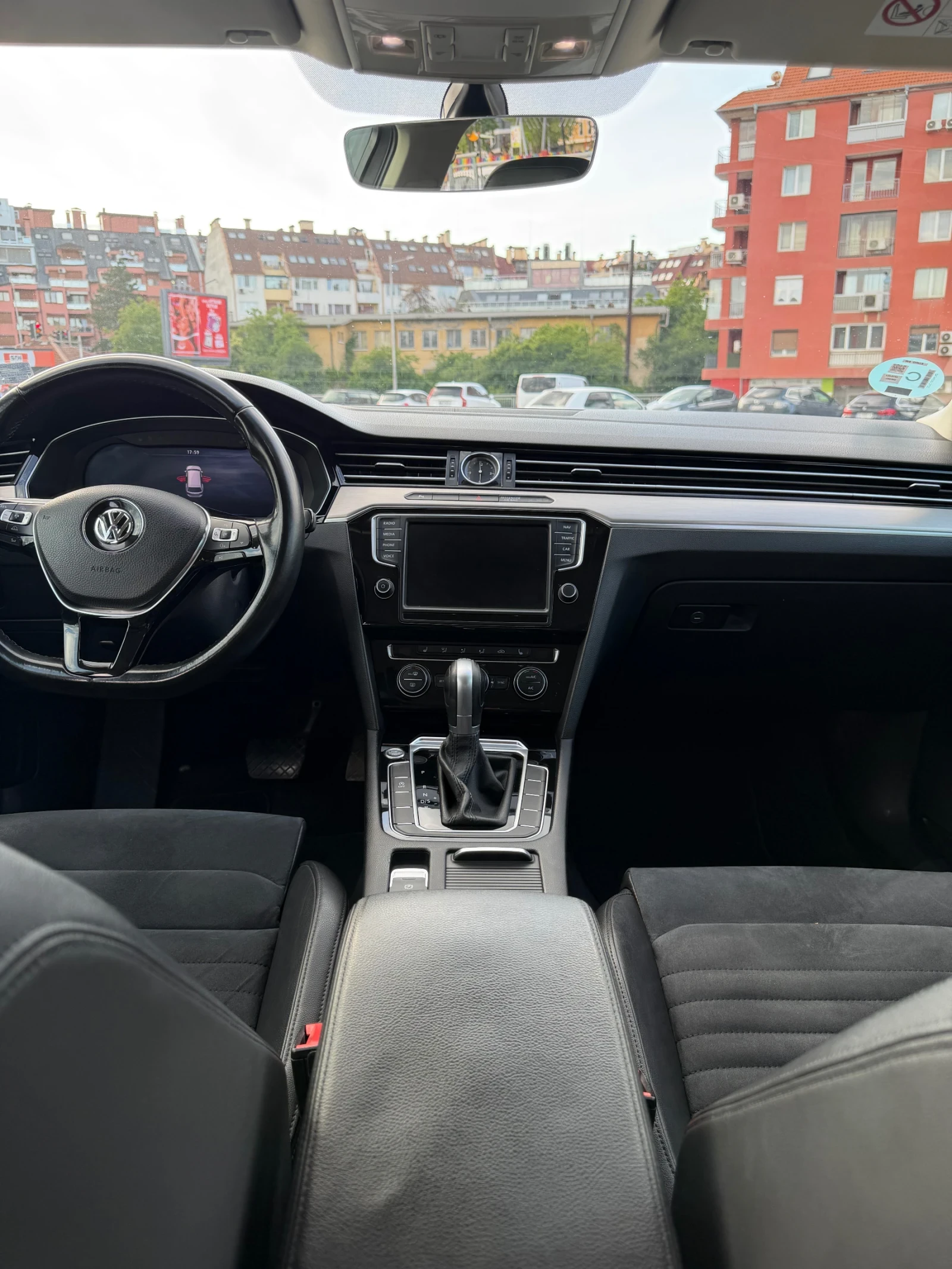 VW Passat 2.0 TDI BlueMotion Tech, снимка 8 - Автомобили и джипове - 54670503