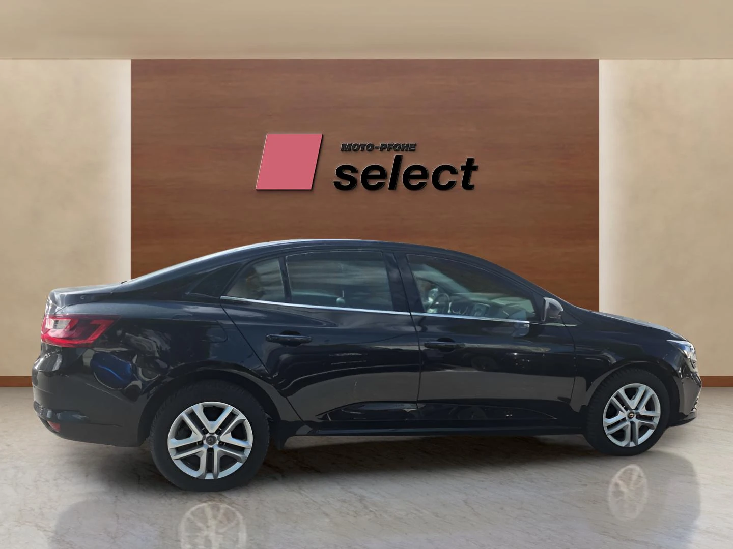 Renault Megane 1.3 TCE, снимка 4 - Автомобили и джипове - 54684116