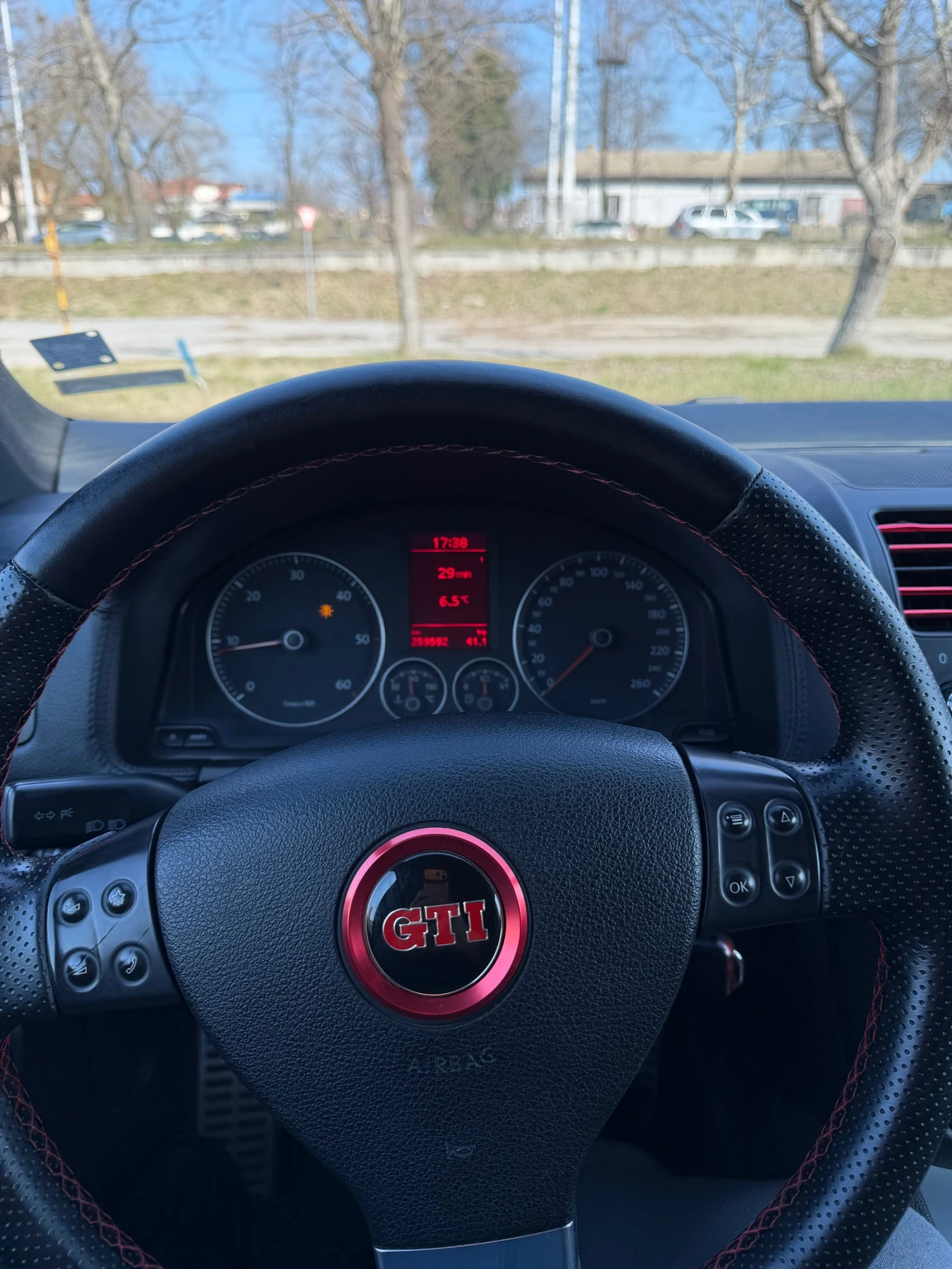 VW Golf 1.9 TDI, снимка 8 - Автомобили и джипове - 54741962