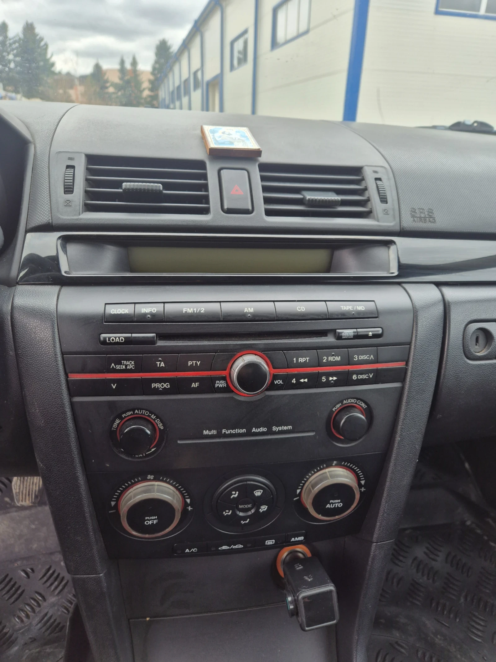 Mazda 3 1.6 бензин/газ, снимка 9 - Автомобили и джипове - 54791337