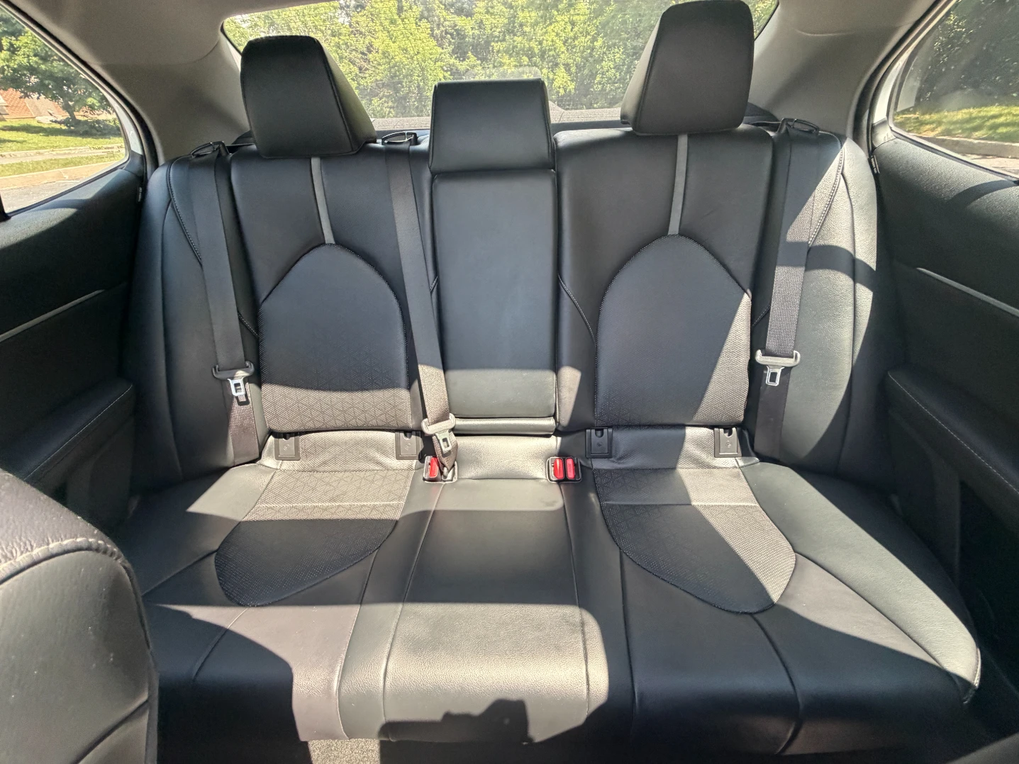 Toyota Camry Малък пробег / Без удари / Есктри, снимка 14 - Автомобили и джипове - 54912463