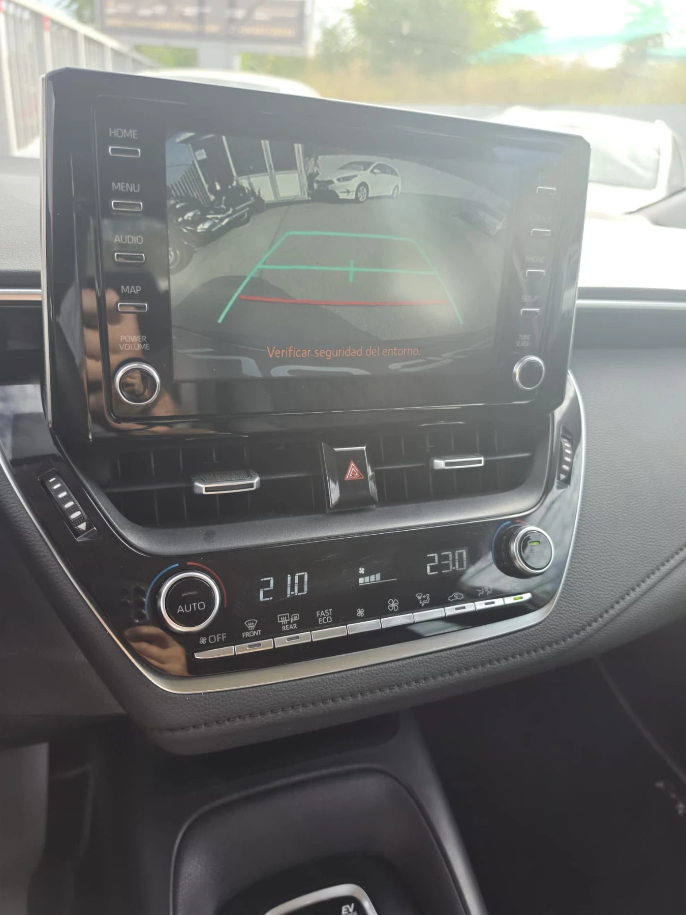 Toyota Corolla 1.8 HYBRID* ГАЗ* ОТЛИЧЕН* , снимка 14 - Автомобили и джипове - 55716970