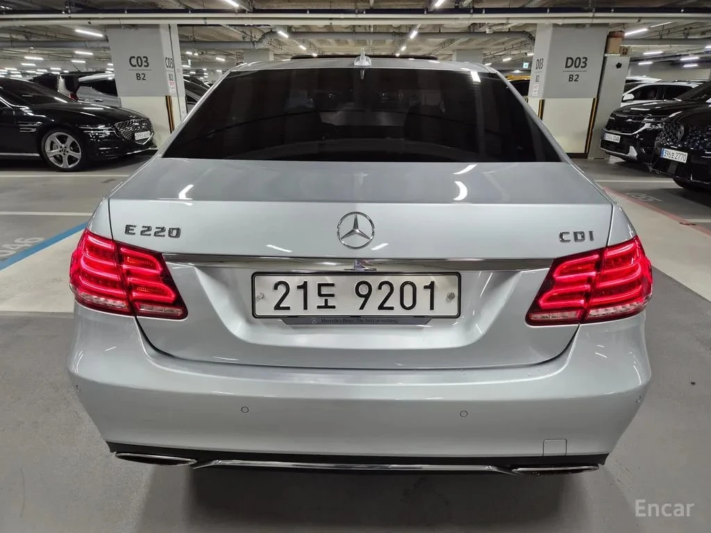 Mercedes-Benz E 220 CDI Avantgarde* ШИБИДАХ* ПОДГРЕВ* ПАМЕТ* НАВИ* , снимка 4 - Автомобили и джипове - 55962626