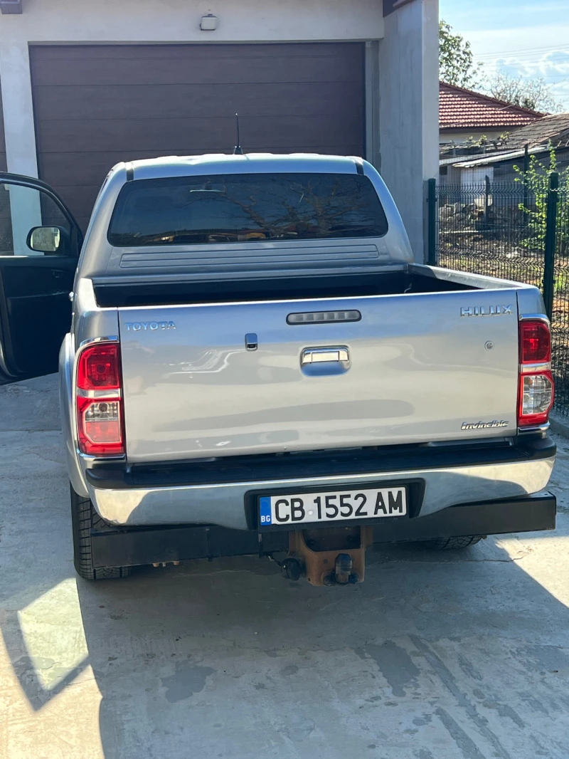 Toyota Hilux, снимка 2 - Автомобили и джипове - 47044467