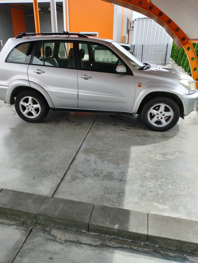 Toyota Rav4 D4D, снимка 11 - Автомобили и джипове - 47566334