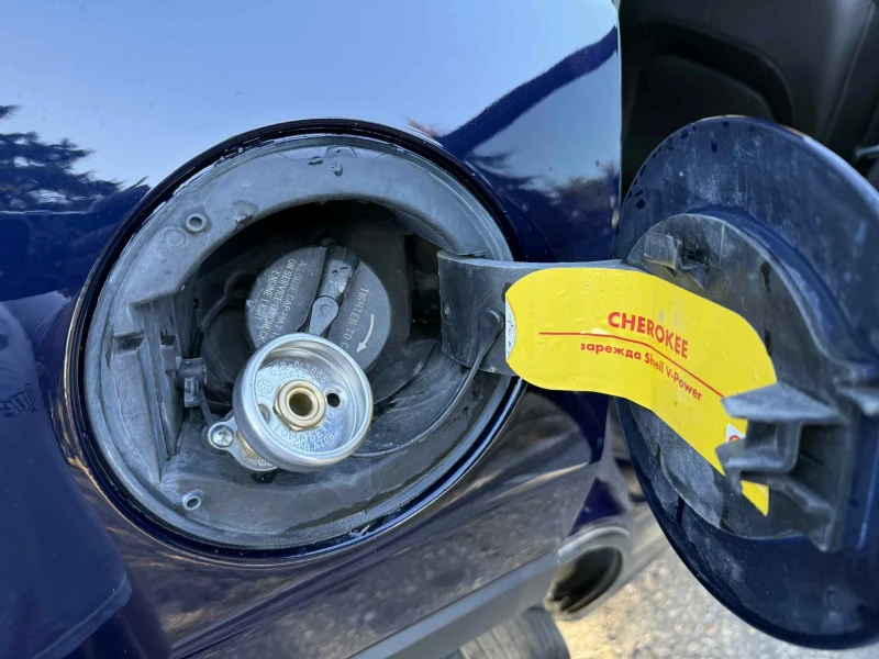 Jeep Cherokee 2.4 MultiAir2 Limited, снимка 16 - Автомобили и джипове - 52568204