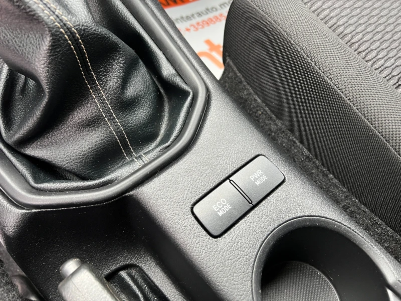 Toyota Hilux 2.4 D4D FACELIFT/22.07.2021/EURO-6D, снимка 13 - Автомобили и джипове - 52565448