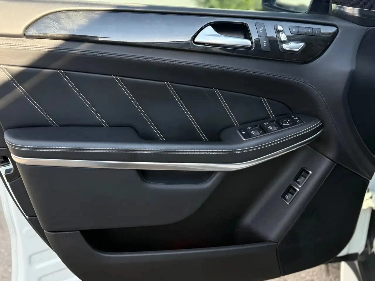 Mercedes-Benz GLS 63 AMG, снимка 11 - Автомобили и джипове - 53724400