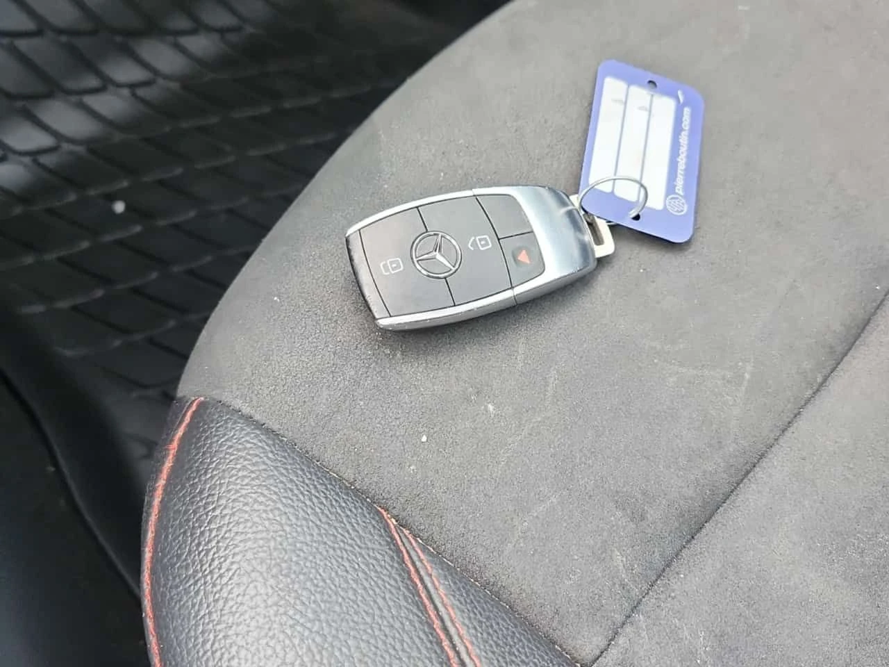 Mercedes-Benz GLB 250| ALCANTARA| PANO| 360 КАМЕРИ| CARFAX, снимка 16 - Автомобили и джипове - 54084950