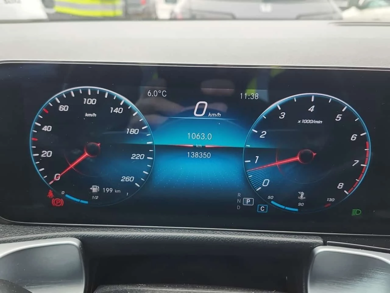 Mercedes-Benz GLB 250| ALCANTARA| PANO| 360 КАМЕРИ| CARFAX, снимка 11 - Автомобили и джипове - 54084950