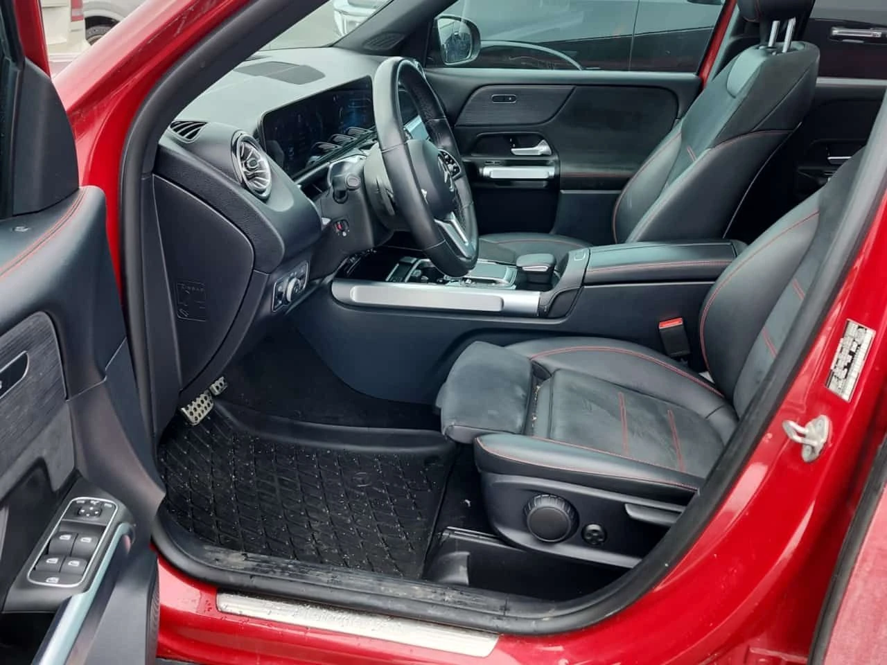 Mercedes-Benz GLB 250| ALCANTARA| PANO| 360 КАМЕРИ| CARFAX, снимка 9 - Автомобили и джипове - 54084950