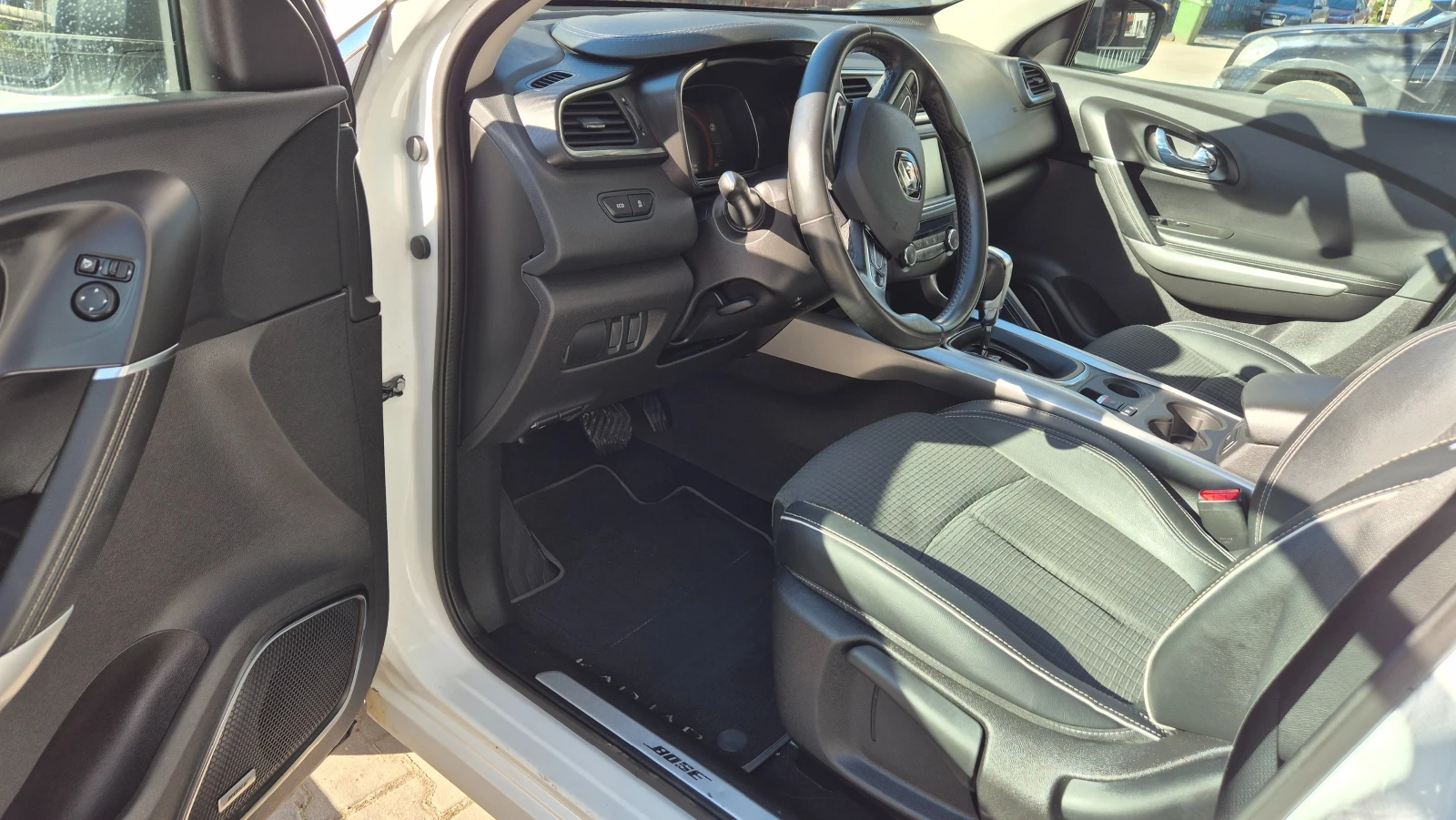 Renault Kadjar 1.5dci/panorama/BOSE, снимка 8 - Автомобили и джипове - 54138352