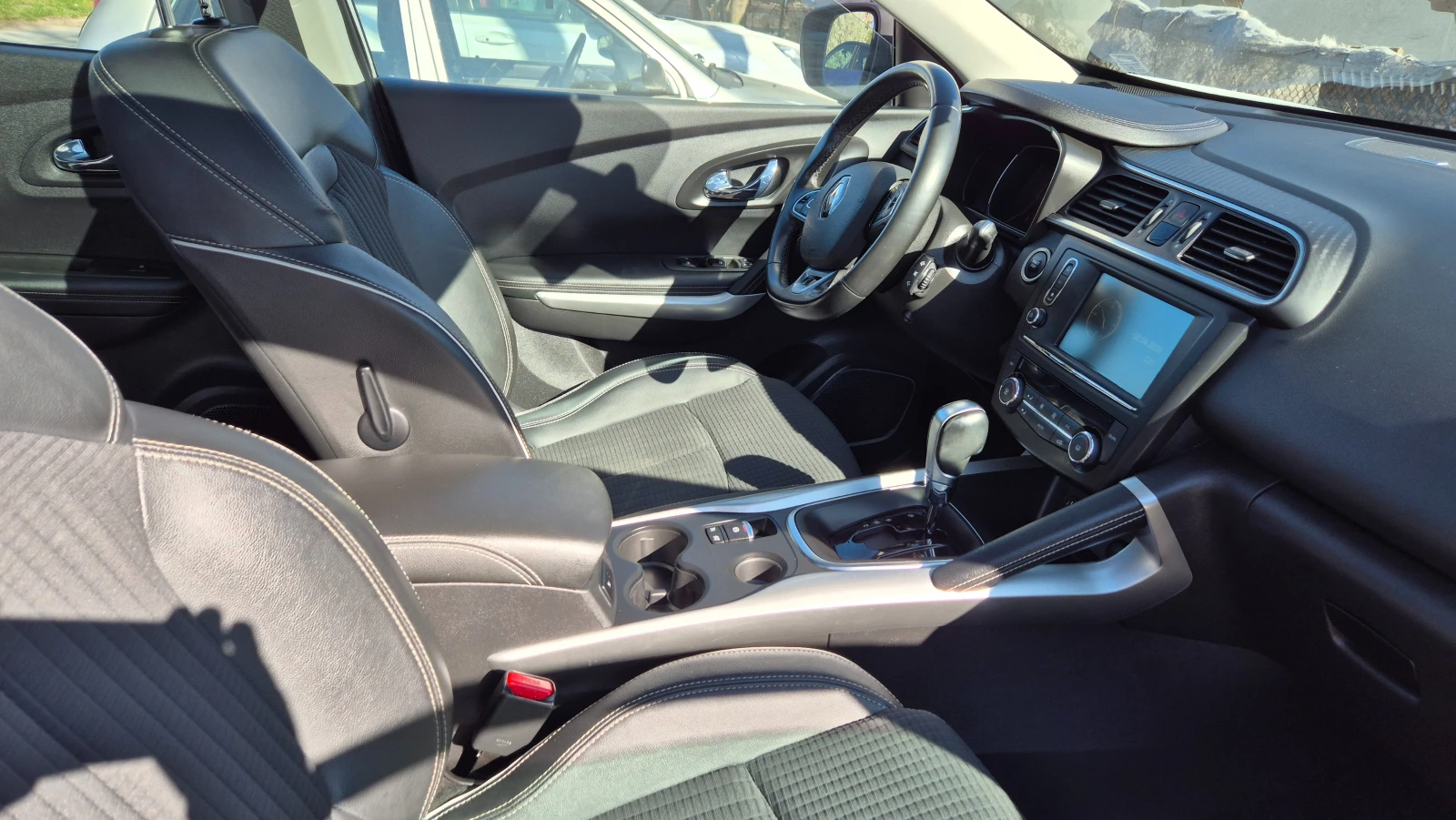 Renault Kadjar 1.5dci/panorama/BOSE, снимка 9 - Автомобили и джипове - 54138352