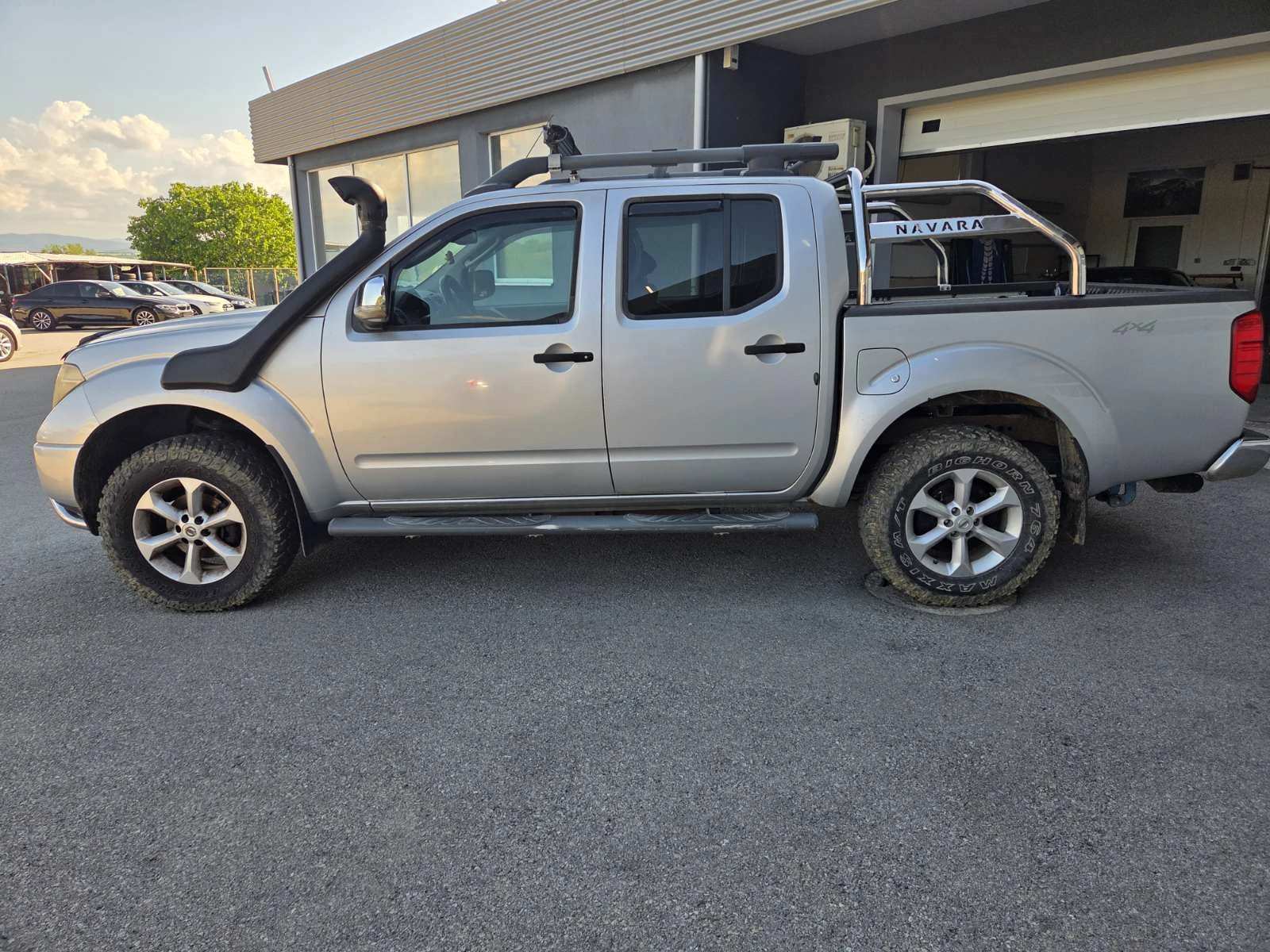 Nissan Navara, снимка 9 - Автомобили и джипове - 54750724
