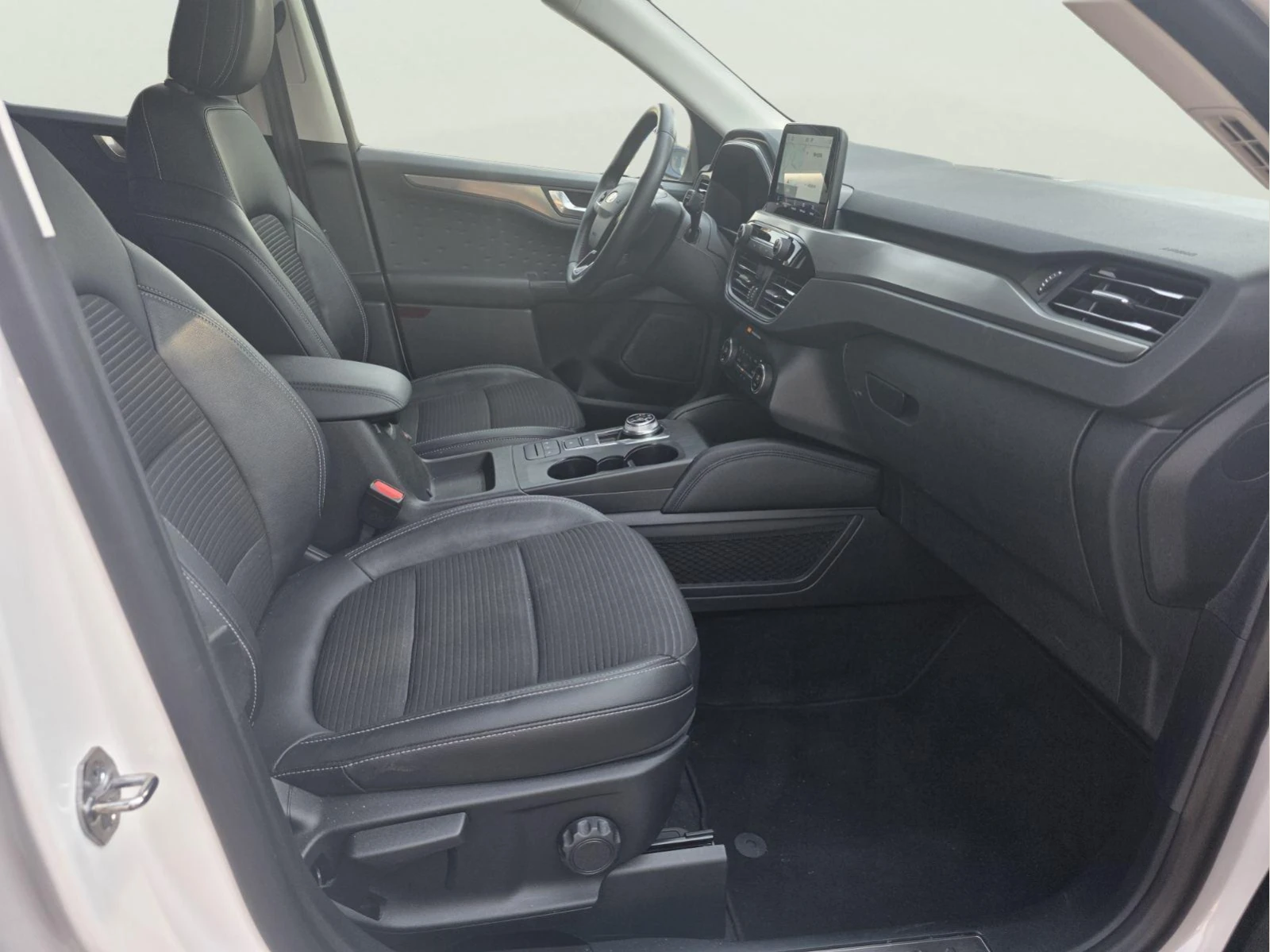 Ford Kuga 2.0 EcoBlue, снимка 9 - Автомобили и джипове - 55994836