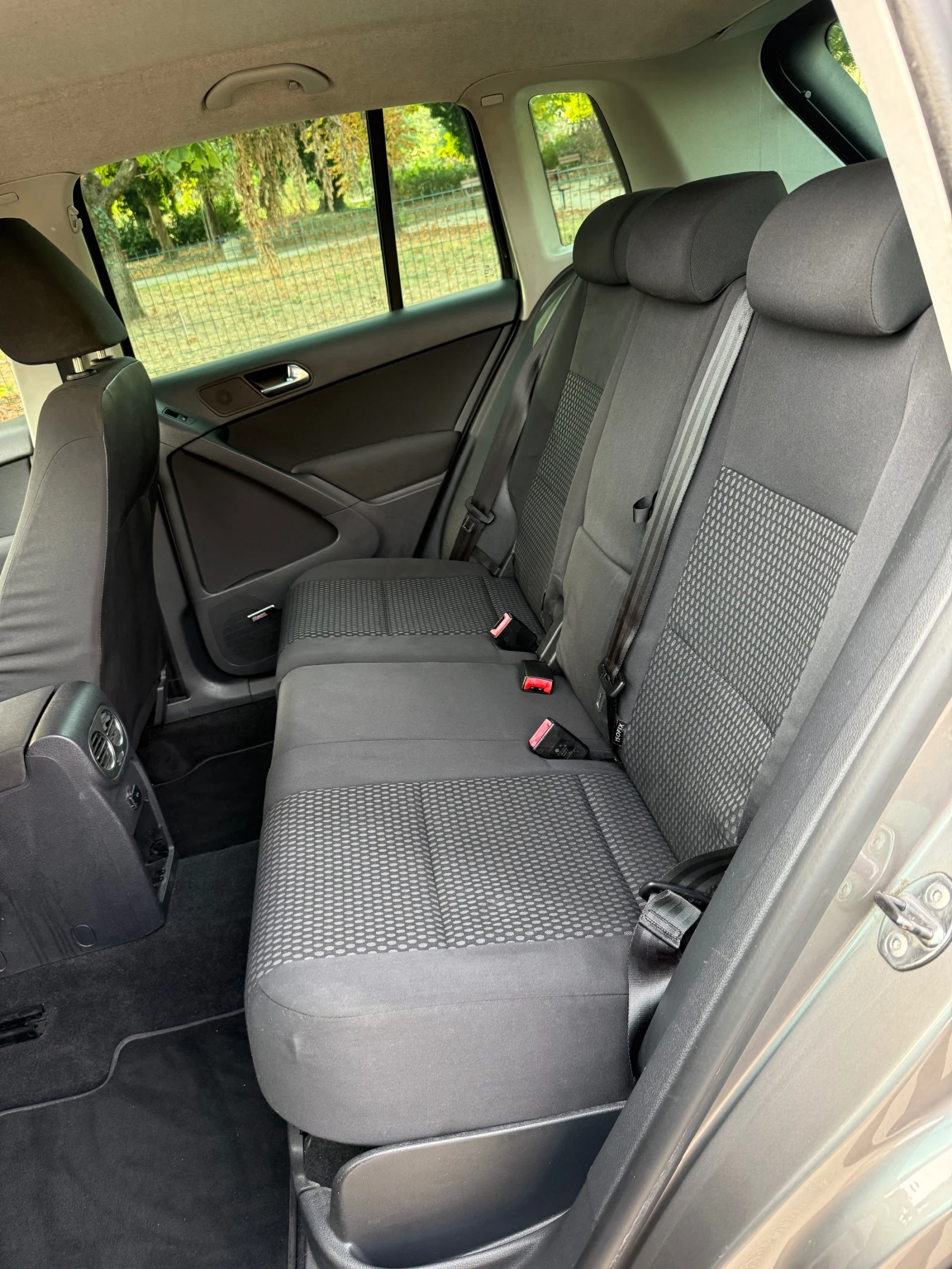 VW Tiguan 2.0d* NAVI* KAMERA* DYNAUDIO, снимка 11 - Автомобили и джипове - 56705975