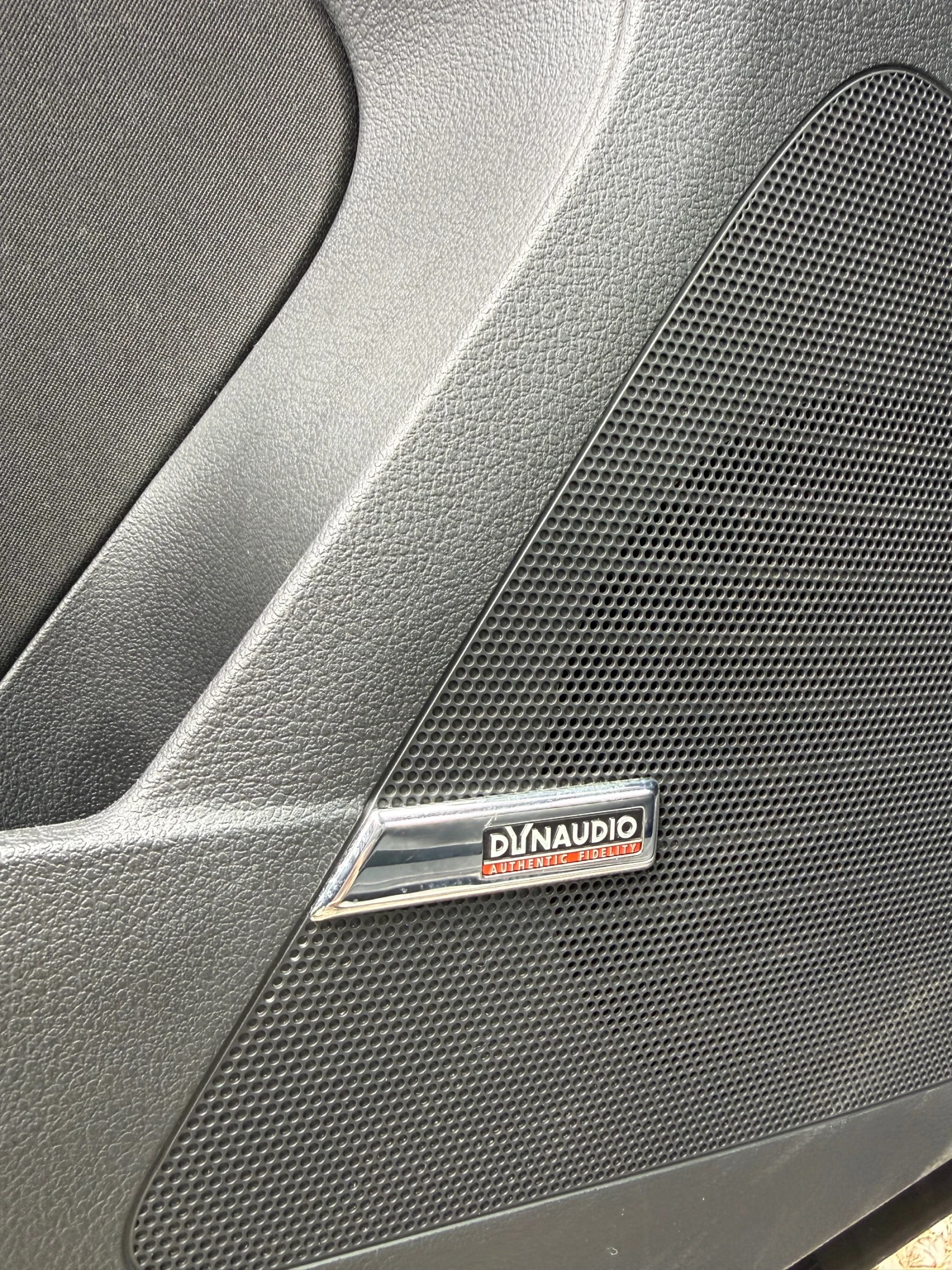 VW Tiguan 2.0d* NAVI* KAMERA* DYNAUDIO, снимка 13 - Автомобили и джипове - 56705975