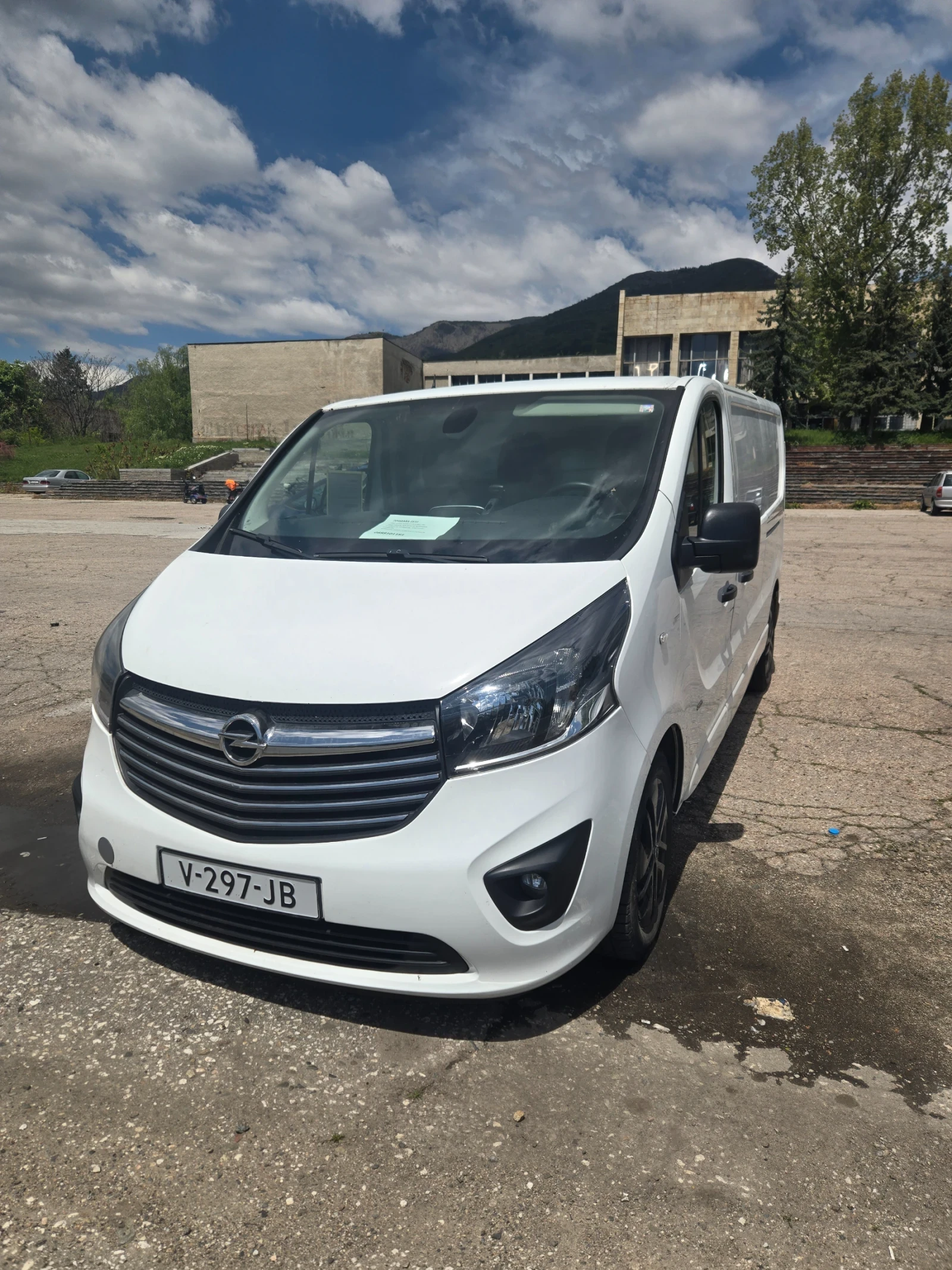 Opel Vivaro, снимка 2 - Бусове и автобуси - 54413573